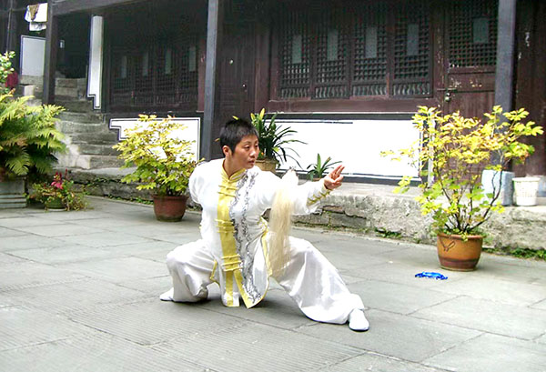 李君